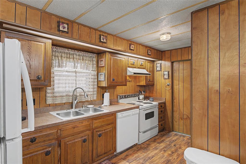 LAKE TERRACE - Residential