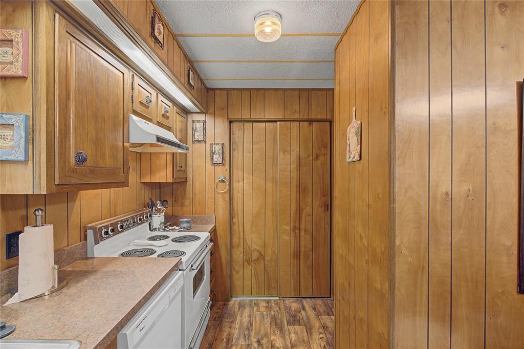 LAKE TERRACE - Residential