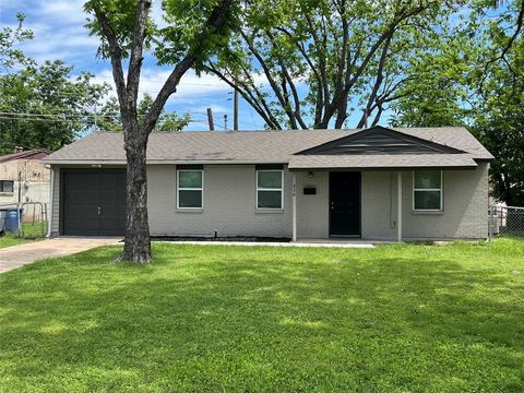 Photo of 936 Pindar Avenue, Dallas, TX 75217 (MLS # 21238927)