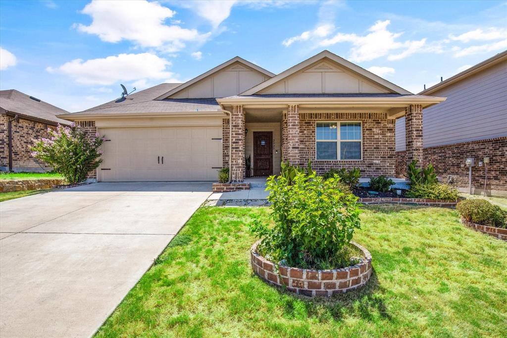 Photo of 2929 Spotted Fawn Drive, Fort Worth, TX 76108 (MLS # 21386514)