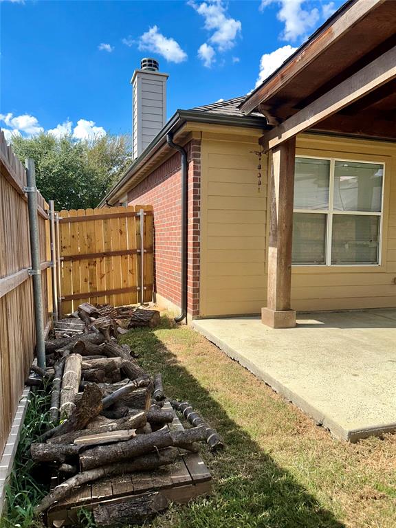 Everman Park South Add - Residential Lease