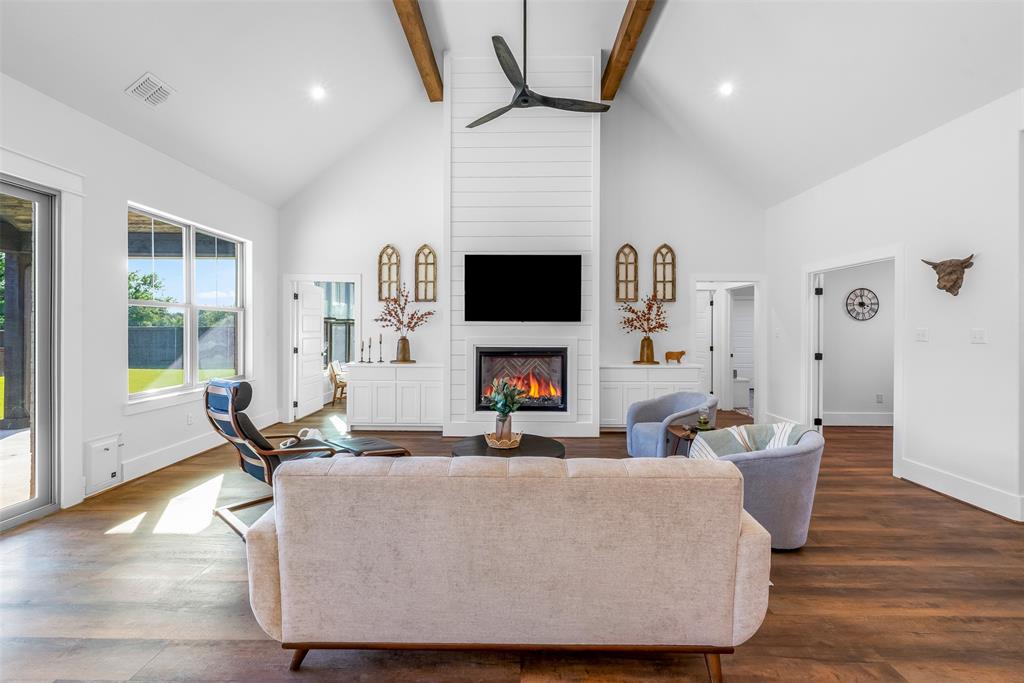 500 W Woodcreek Court