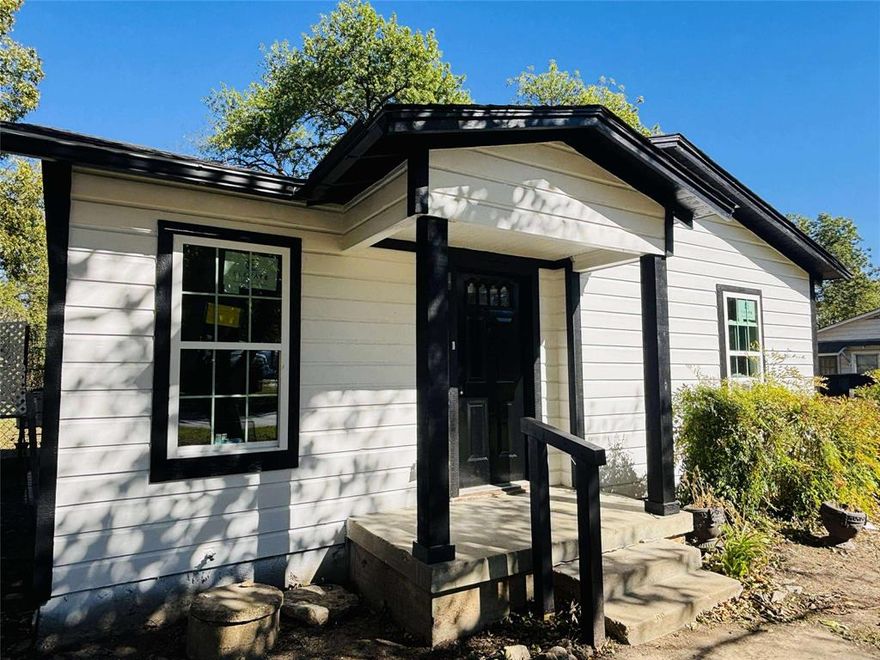 Great opportunity for you to get this great 2 bedroom home in N. Beverly Hills Estates! This home needs nothing but a new owner! Plenty of room in the back yard, it's huge!