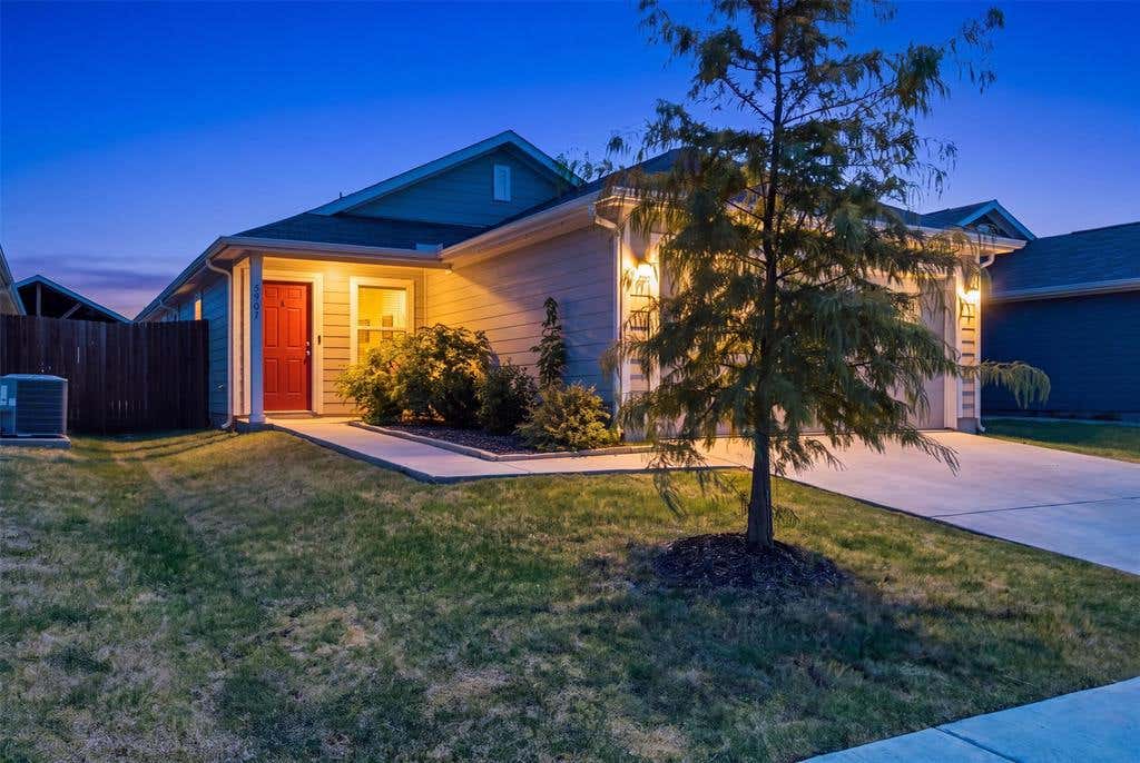 Photo of 5907 Wedgemere Drive, Princeton, TX 75407 (MLS # 21348235)