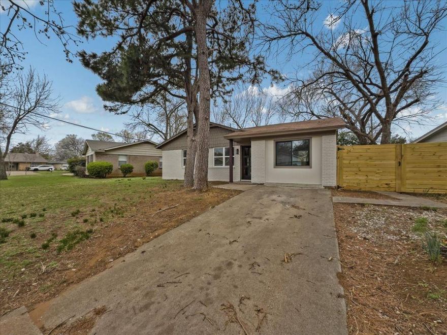 RARE OPPORTUNITY: Reimagined Open-Concept Living in the Heart of North Arlington! Step into this stunningly transformed residence where classic charm meets modern luxury. Nestled in the Town North community, this 4-bedroom, 2-bathroom gem has been meticulously redesigned for the modern entertainer.

THE SHOWSTOPPER: Say goodbye to the confined kitchens of yesteryear. This home features a premier garage-to-kitchen conversion, creating a massive, sun-drenched culinary command center and formal dining wing. With approximately 1,285 sq. ft. of seamless, climate-controlled living space (Buyer to verify), the floor plan offers an expansive heart of the home rarely found in this established neighborhood.

LUXE FEATURES:

Gourmet Chef’s Kitchen: A sprawling layout with ample counter space, perfect for hosting game-day spreads or holiday feasts.

Seamless Flow: The open-concept design connects your living and dining areas, bathed in natural light.

Private Oasis: Situated on a generous 6,900 sq. ft. lot, the backyard is a blank canvas for your summer BBQ dreams, garden, or pet sanctuary.

No HOA: Enjoy the freedom and flexibility of a non-restricted community—bring your boat or RV!

UNBEATABLE LOCATION: You are in the center of the action! Walk to Speer Elementary or take a 5-minute drive to the Arlington Entertainment District. Whether it’s a Cowboys game at AT&T Stadium, a Rangers pennant race at Globe Life Field, or live music at Texas Live!, the best of DFW is at your doorstep.

Recent mechanical and aesthetic updates make this a true turn-key find. Don't miss your chance to own a piece of North Arlington that lives larger and better than the rest.
