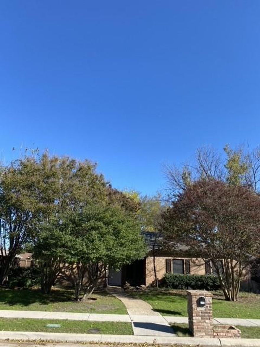 Multiple offers received.  Best and final by Monday, November 27, 2023 at 11:00 am.  New architectural roofing shingles November 2023. This home is a great opportunity for an investor. There is no seller's disclosure since it's an estate. Great open floor plan and wonderful neighborhood. Large, fenced backyard. Living room with wood burning fireplace. Highly sought after Plano schools. 

Price reflects the need for updating. All carpeting has been removed so you are just seeing padding in pictures. This is an estate and title is already open at Republic Title, Denise Sherwood, 17950 Preston Road, Dallas 75252