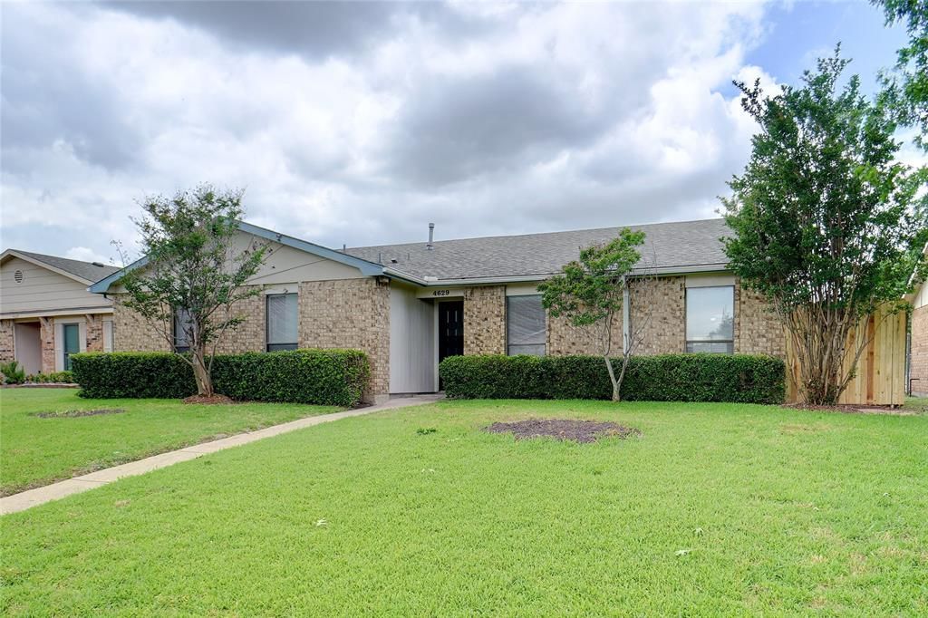 Photo of 4629 Las Hadas, Mesquite, TX 75150 (MLS # 20949172)