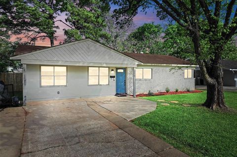 Photo of 3209 Bistineau Drive, Bossier City, LA 71112 (MLS # 21231482)