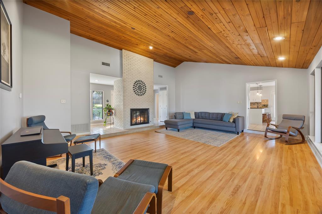 1325 Shores Circle