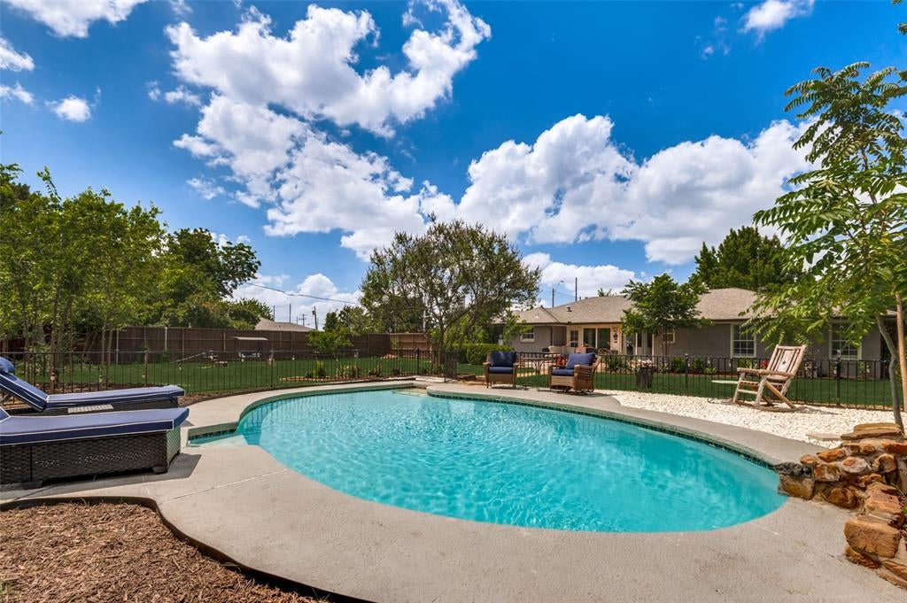 4006 Walnut Hill Lane