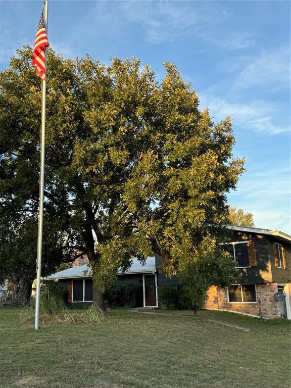 915 Old stephenville hwy