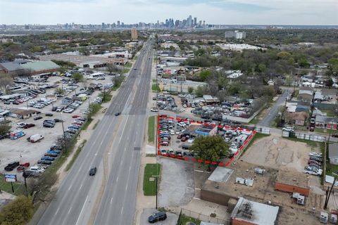 Photo of 3000 Fort Worth Avenue, Dallas, TX 75211 (MLS # 21211291)