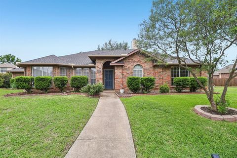 Photo of 8205 Danbury Court, Rowlett, TX 75089 (MLS # 21237354)