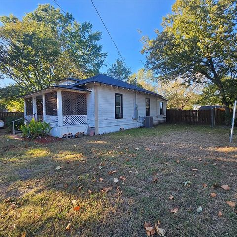 Photo of 1304 S 5th Street, Bonham, TX 75418 (MLS # 21094167)