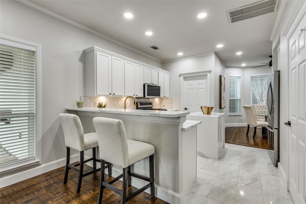 7800 Glenoaks Drive