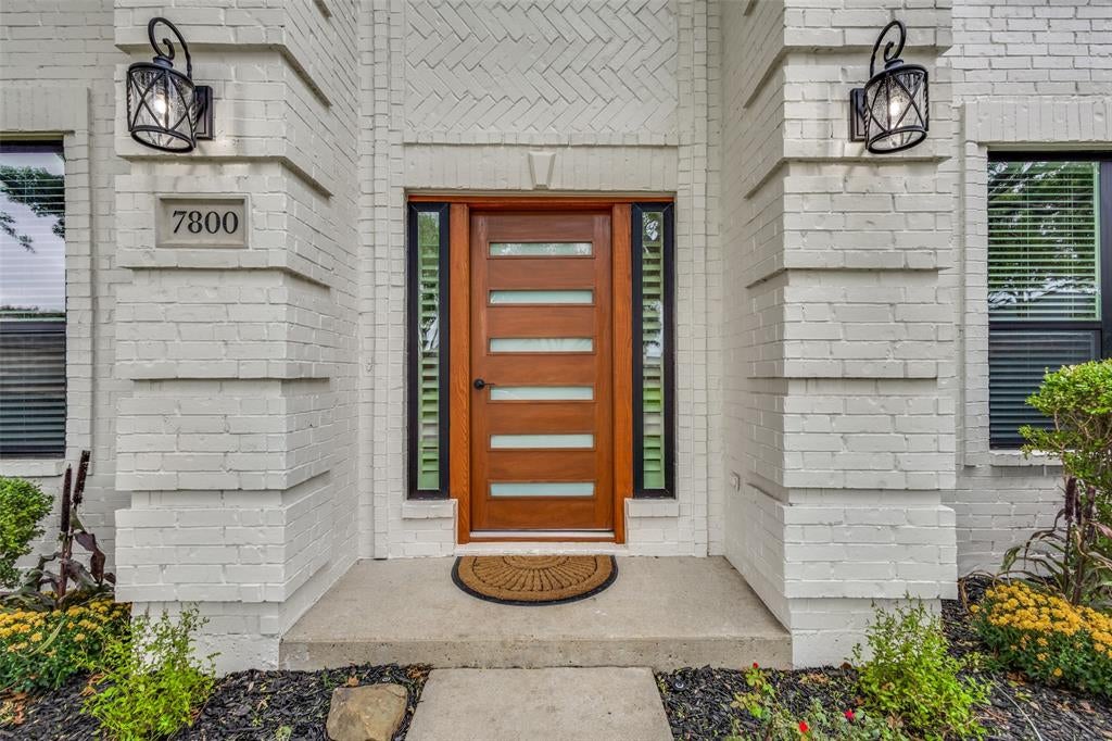 7800 Glenoaks Drive