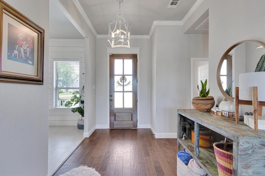 1001 N Oak Trail