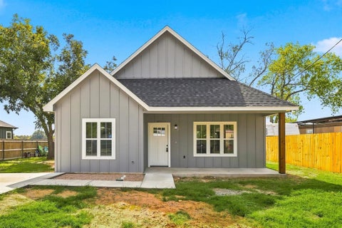 Photo of 407 Bass Street, Bridgeport, TX 76426 (MLS # 21418975)