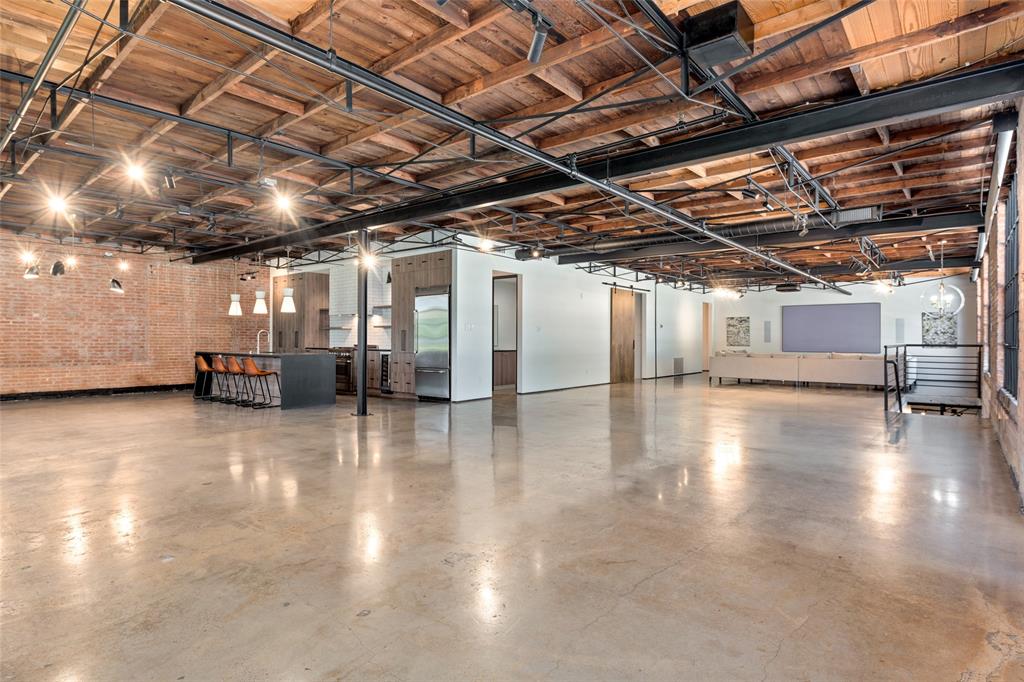 Riverfront - Commercial Sale