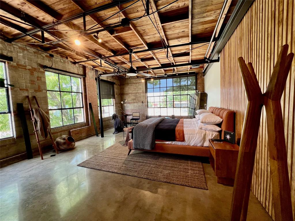 Riverfront - Commercial Sale