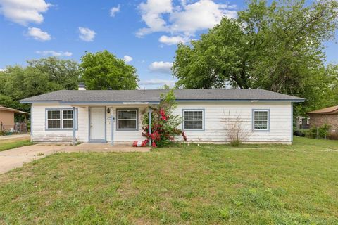 5225 Ira Street N Haltom City TX 76117