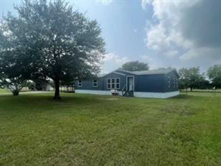 LARGE 1,920 sqft double wide on 1.5 acres of land.  Detached carport, numerous pecan trees & peach trees.  Split bedroom layout with master bedroom on the opposite side of the home.  Large open living room & dining room layout.  The large living room offers a cozy corner fireplace. 
Three bedrooms two baths.  New windows, new paint inside & out, new flooring, new ceiling fans, new tub enclosures, new master bath tub & much more were done in the Summer of 2023. 

$75 application fee per applicant. Each person over the age of 18 MUST apply.  

Rent $2,000.  Deposit $2,000

 OUTSIDE pets are on a case-by-case basis at the owner's discretion.