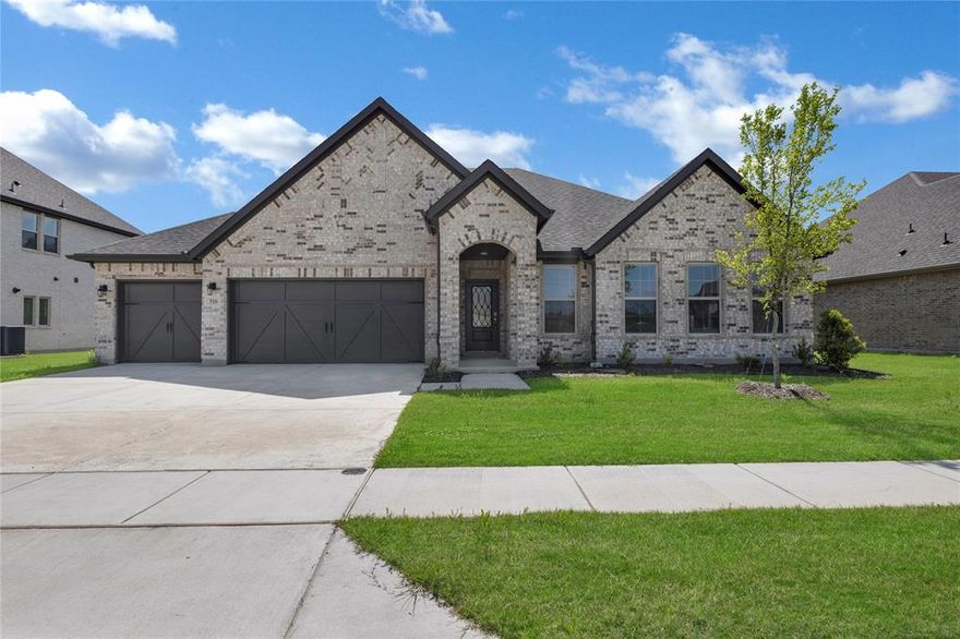 Never Lived-In Home with Designer Touches & Resort-Style Amenities!
Be the very first to live in this stunning 2024 newly built 4-bedroom, 2.5-bath home featuring luxury finishes, a convenient mud room, and thoughtfully upgraded details throughout. With its modern layout and high-end design, this home offers both comfort and style in every room.
located just 3 minutes from Highway 75, you'll enjoy quick access to major routes while being nestled in a vibrant, amenity-rich community. Residents have access to two sparkling pools, two amenity centers, two dog parks, botanical community gardens, scenic walking and hiking trails, a basketball and tennis court, multiple play areas, and even a fishing pond.
Don't miss out on making this gorgeous rental your new home, Schedule your showing today!