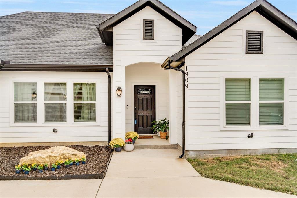 1909 Willowcrest Loop