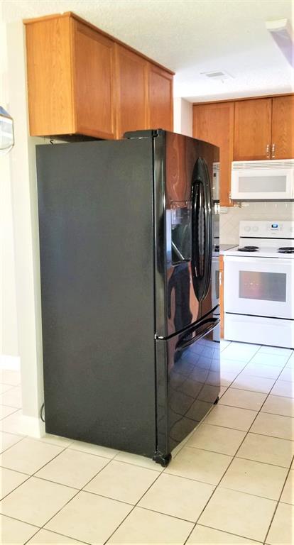 TRINITY MEADOWS CONDOMINIUMS - Residential Lease