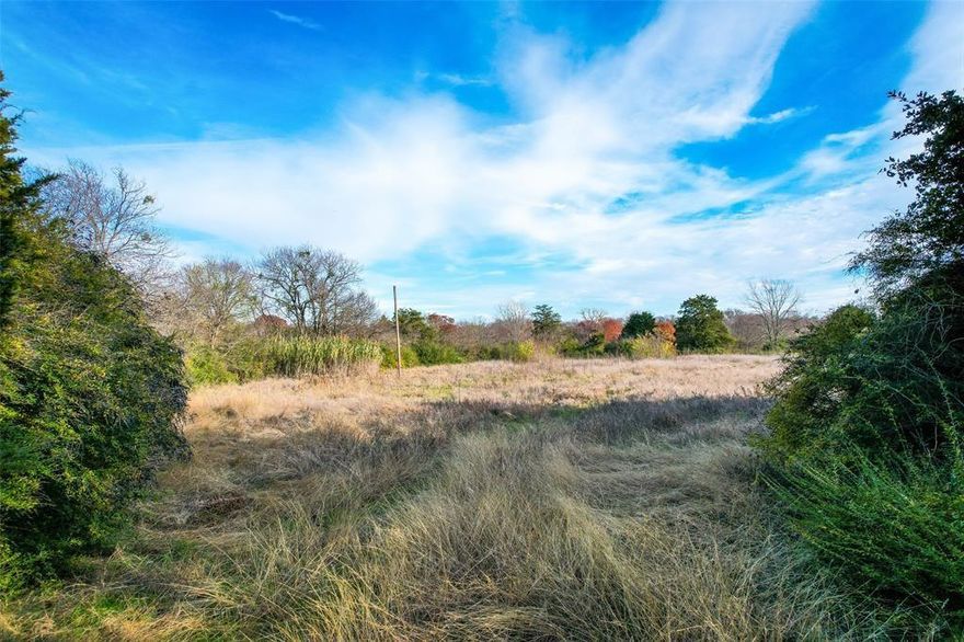 Amazing 3.47 Acres of Beauty Ready for your Use! Open Field already cleared with lots of trees ready for your dream home or developer. Close to downtown Dallas restaurants shopping and so much more!
Motivated Seller Bring All Offers!
To be sold with adjoining lot, 800 N. Prairie Creek Rd for a total of 4.58 Acres. MLS#21209144 or 800 N. Prairie Creek BY ITSELF.