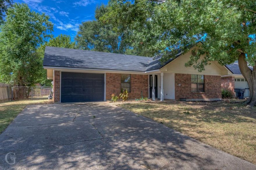 If you are looking for a home near Barksdale AFB in South Bossier you must check this one out.  Located in Golden Meadows, this great 3 bedroom 2 bath home features 1341 SQ FT.  The bedrooms are very spacious with plenty of closet space.  The primary bedroom includes a private bath. Large backyard perfect for entertaining.

Buyer to verify Square footage... Sq. footage taken from assessor records.