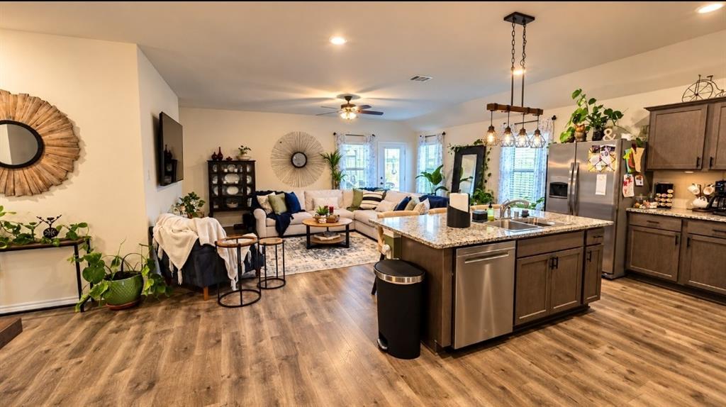806 Community Way