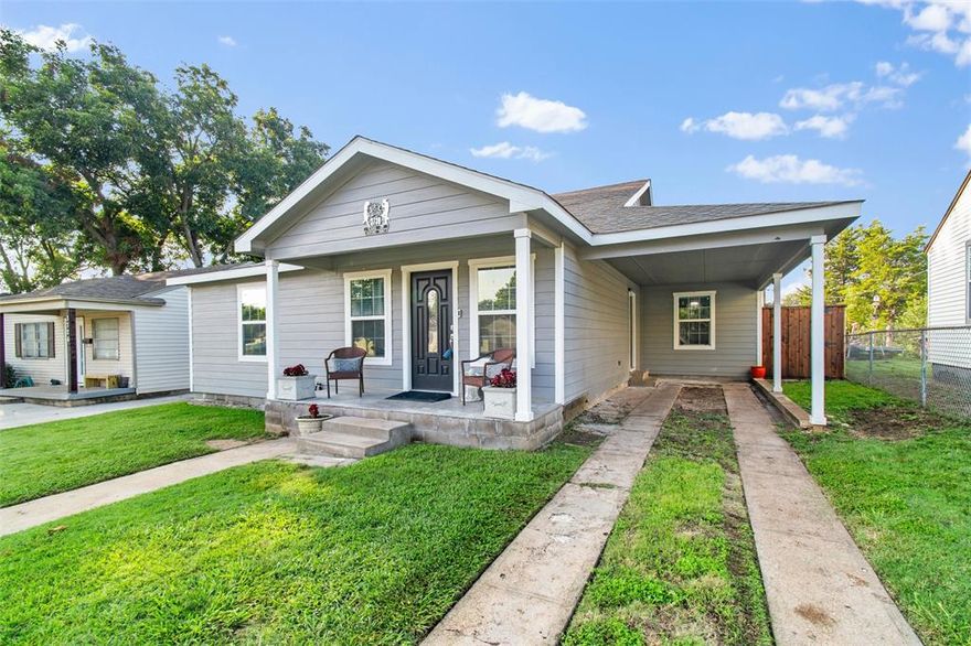 Updated for maximum enjoyment. This 4 bedroom 3.1 bath home can be a family delight. Split bedroom arrangement. Two separate living areas. Large back yard with a storage shed.  Easy access to Loop 12 and I-35E.  Close to Westmorland Park, Martin Weiss Park, and Oak Cliff Nature Preserve.