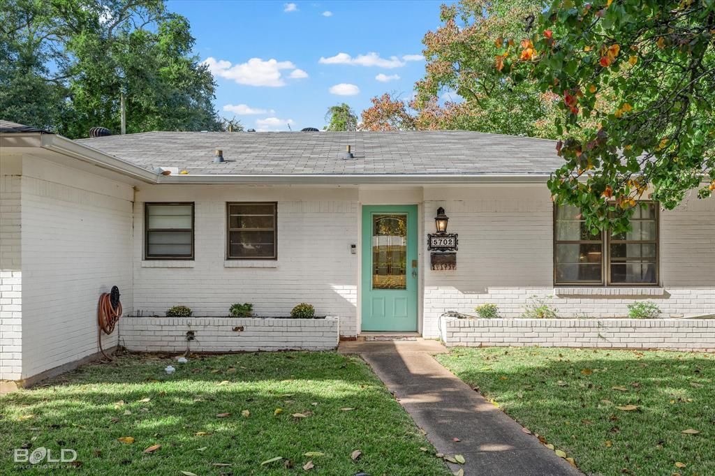 Photo of 5702 River Road, Shreveport, LA 71105 (MLS # 21113794)