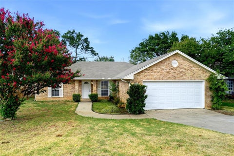 Photo of 612 N Avenue C, Springtown, TX 76082 (MLS # 21331490)