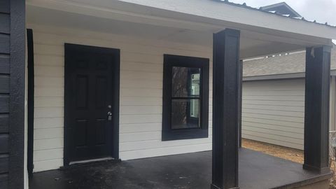 Photo of 309 W Hull Street, Denison, TX 75020 (MLS # 21138687)