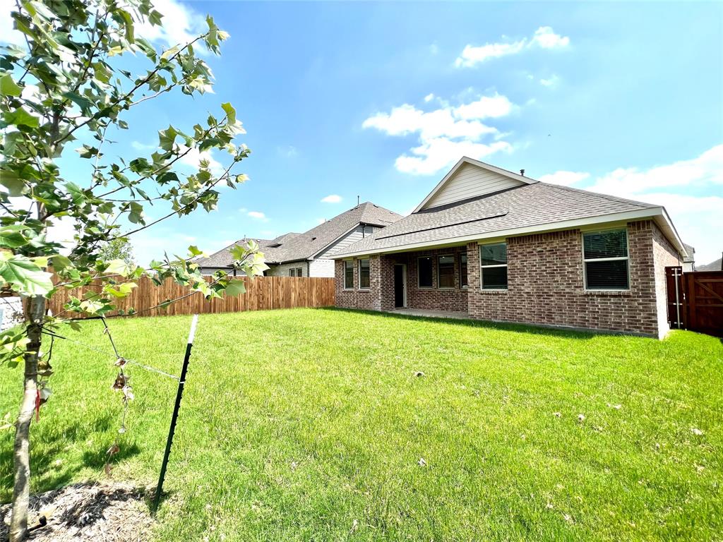 SUTTON FIELDS PHASE 3B - Residential Lease