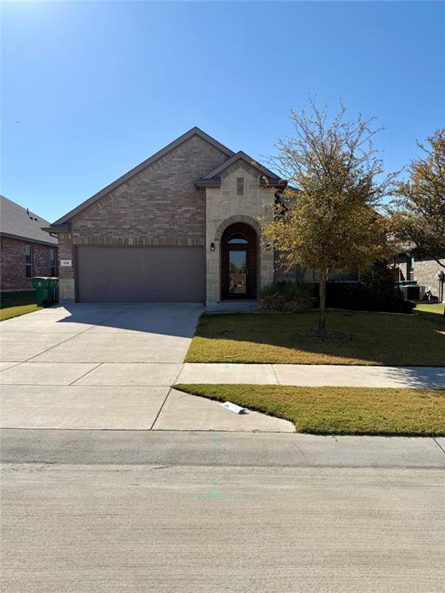 Amazingly maintained 4 bedroom home for lease in established Settlers Glen neighborhood! The split bedroom floor plan and open concept of this home is a win win! One secondary bedroom is separate from the others, making it perfect for an office if the 4th bedroom isn't needed. There is a nook off of the living room with a built in desk too! The amount of cabinets and counter top space in the kitchen are truly a treat! There is a section of counter that would be a perfect coffee bar. The backyard and porch are perfect for afternoons! Check this one out for yourself!