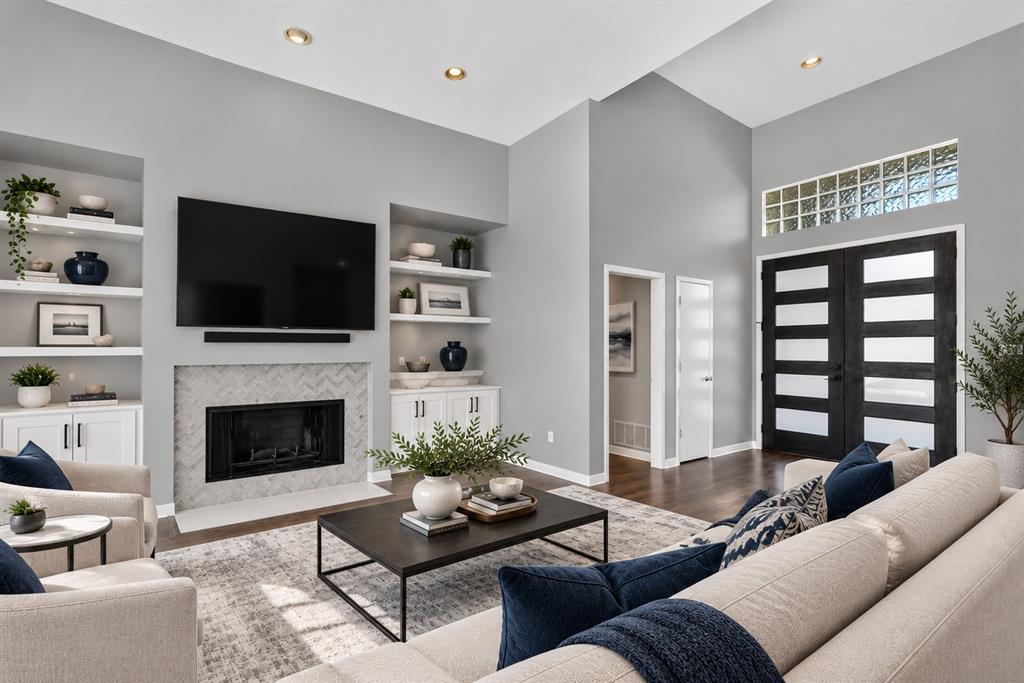 4420 Hollow Oak Drive