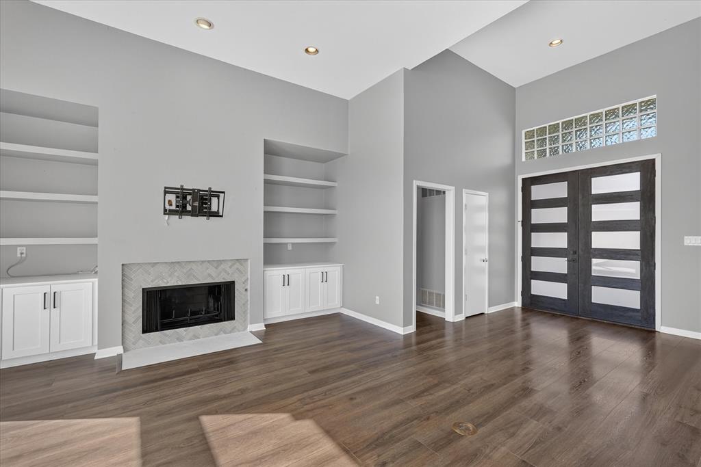 4420 Hollow Oak Drive