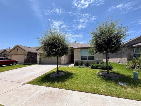 Photo of 10921 Rockchapel Drive, Fort Worth, TX 76052 (MLS # 21336465)
