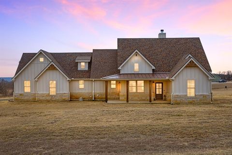 Photo of 476 Silver Leaf Drive, Sunset, TX 76270 (MLS # 21177518)