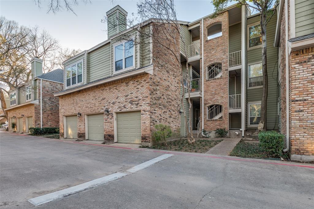Oaks Of Lakewood Condo - Residential