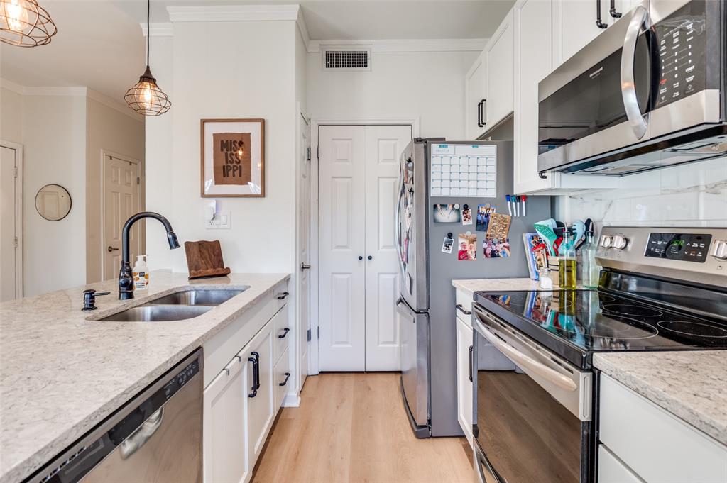 Oaks Of Lakewood Condo - Residential