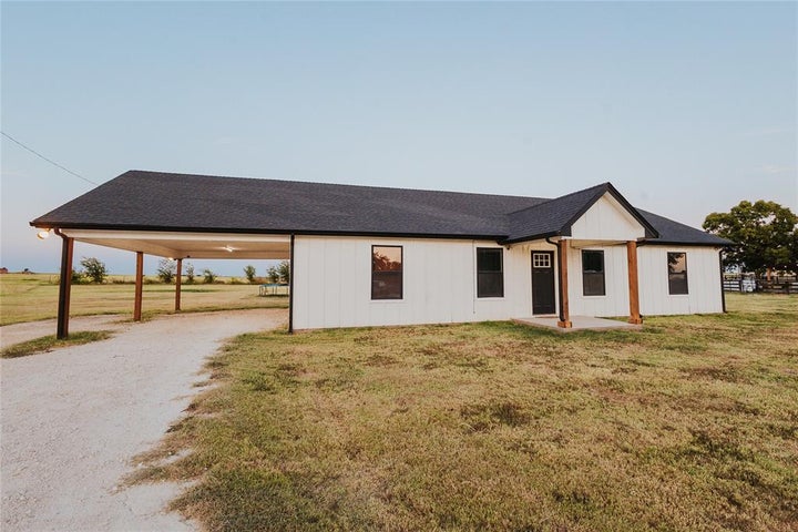 Photo 1 of 27 — 254 Hcr 1450 N, Covington, TX 76636
