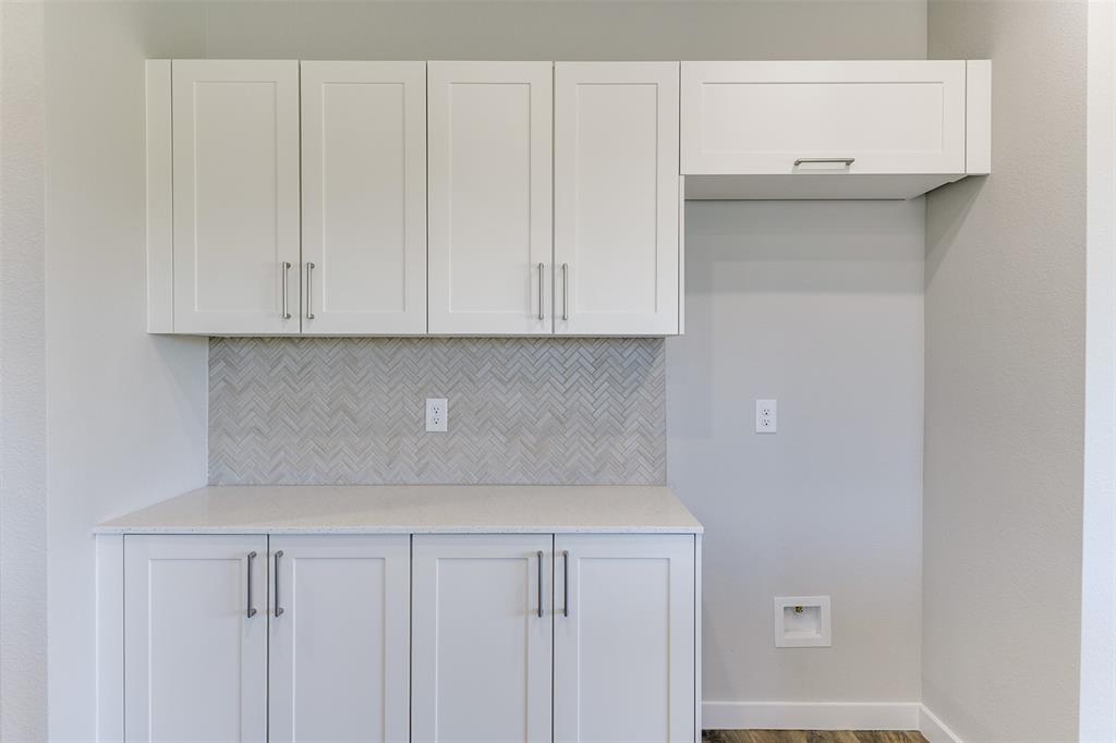 EDGEWOOD ESTS - Residential Lease