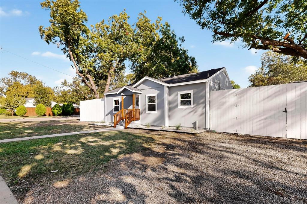 1100 Edgefield Drive