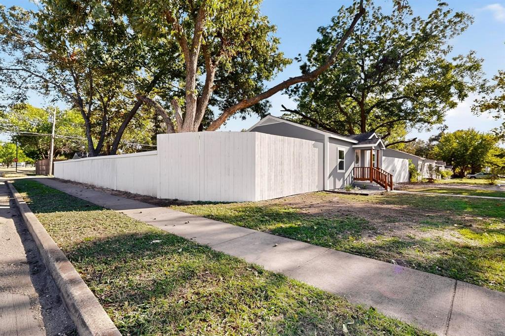 1100 Edgefield Drive