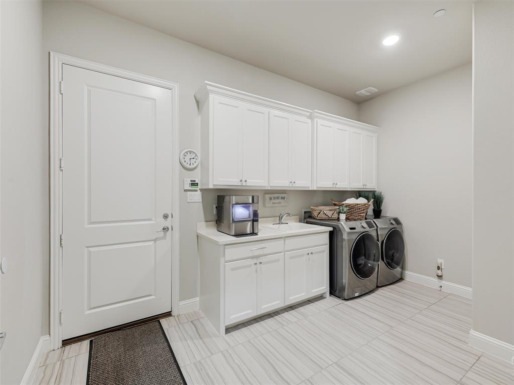 Allen, Texas, 75002, United States, 4 Bedrooms Bedrooms, ,5 BathroomsBathrooms,Residential,Active,2045379