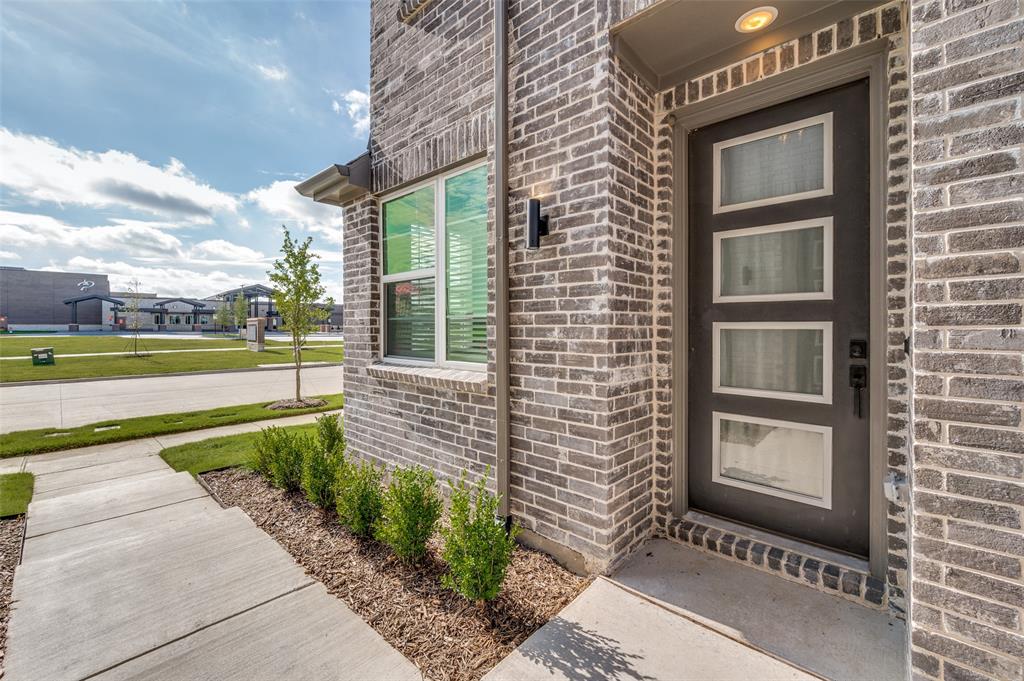 4553 Lamplights Drive